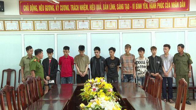 Nhóm đối tượng tại cơ quan công an 1269432f-d2cd-44ba-9cbd-513095c865e3.jpg