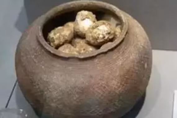 Vì sao trứng trong lăng mộ cổ không ai dám chạm tay vào?