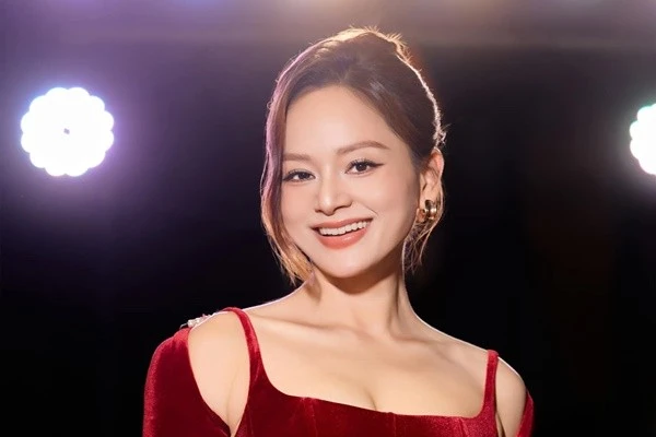 Lan Phương thu nhập 7 tỷ mỗi năm, sự nghiệp thế nào?