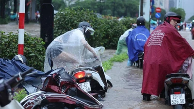 Bão số 5 suy yếu thành áp thấp nhiệt đới, mưa lớn ở miền Bắc và miền Trung 