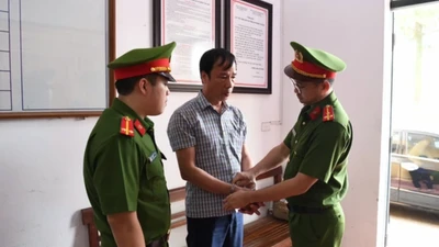  Bắt khẩn cấp chủ tịch xã vì để xảy ra khai thác đất lậu ở Phú Thọ