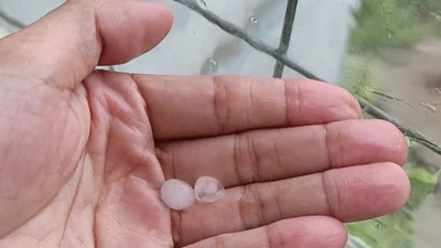 Quảng Ninh xuất hiện mưa đá, sấm sét... du lịch đình trệ