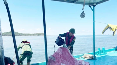 Nguyên nhân tàu bán xăng ở Quảng Ninh bốc cháy, 3 người bị bỏng