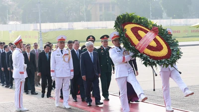 Đảng bộ MTTQ, các đoàn thể Trung ương viếng Lăng Chủ tịch Hồ Chí Minh
