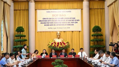Công bố Nghị quyết sửa đổi Hiến pháp 