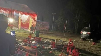 Tài xế lùi xe trong nhà văn hoá ở Lào Cai khiến 1 cháu bé tử vong