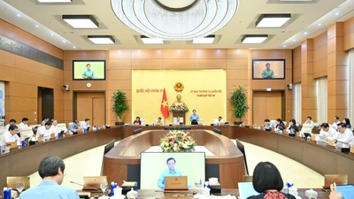 Ủy ban Thường vụ Quốc hội bàn quyết sách cho giáo dục