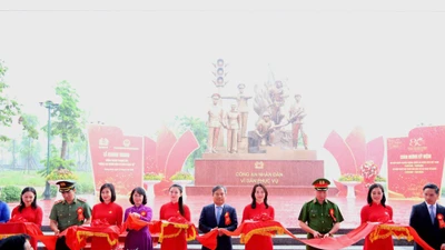 Khánh thành tượng đài “Công an Nhân dân vì dân phục vụ”