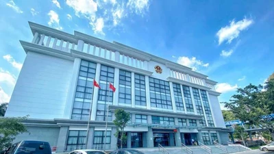  806 người xin nghỉ khi Quảng Ninh"chạy" thử chính quyền 2 cấp
