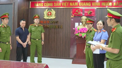 Trùm giang hồ Vi "ngộ" và trò núp bóng doanh nhân