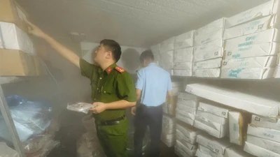 "Đột kích" lô hàng mực ống trôi nổi ở Quảng Ninh