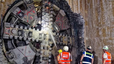 Máy đào hầm TBM số 2 tiến vào ga S10 Cát Linh dự án metro Hà Nội