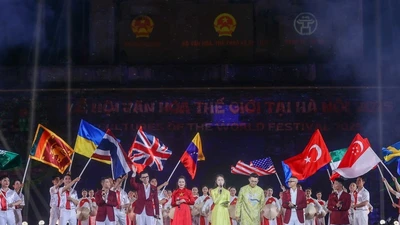 'Thế giới cùng chung nhịp đập yêu thương' từ Lễ hội Văn hóa Thế giới Hà Nội