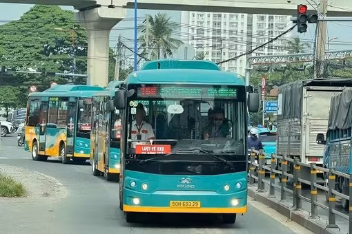 Bộ Công Thương đặt mục tiêu 50% xe buýt, taxi điện trước 2030