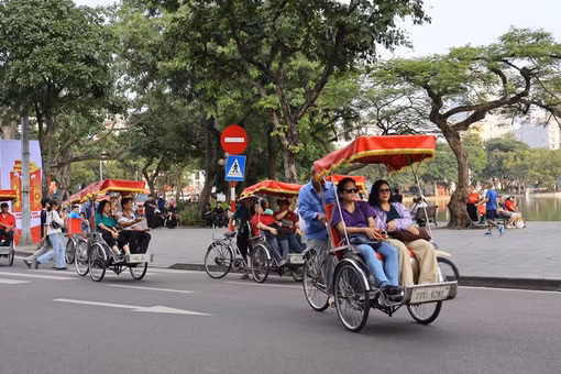 Xích lô 'độ' điện hoạt động trái phép tại Hà Nội: Nguy cơ tai nạn