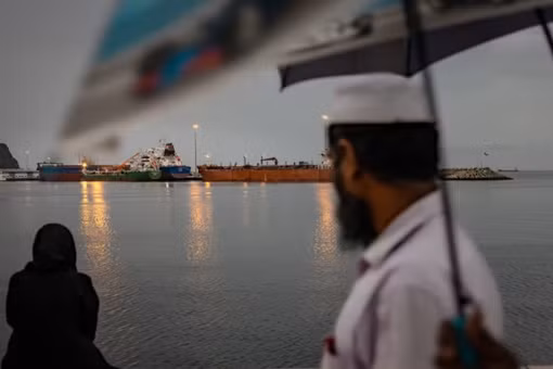 Xung đột Iran gây thiếu thuốc tại Anh, Hàn Quốc lo thiếu túi ni lông