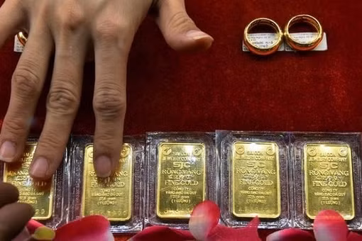 Giá vàng giảm hàng trăm USD sau tuyên bố của Tổng thống Mỹ