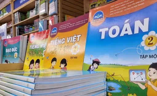 Miễn phí sách giáo khoa: Đồng thuận cao, nhưng lo 'sách cũ, quản lý khó'