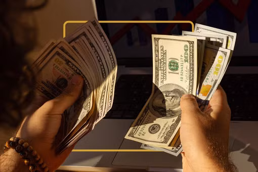 Nhà đầu tư toàn cầu ôm tiền mặt kỷ lục giữa căng thẳng địa chính trị