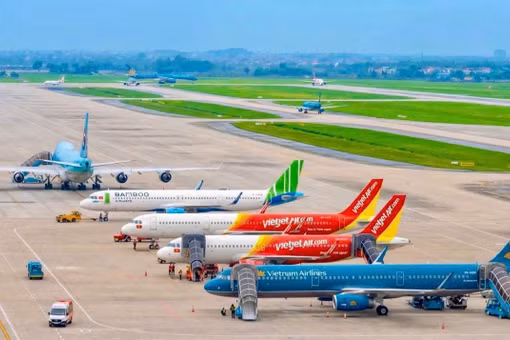 Vé máy bay, tàu hỏa dịp 30/4 chạm trần giá, nhiều chặng kín chỗ