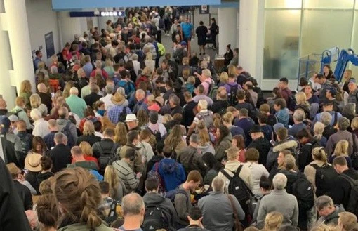 Ông Trump Cứng Rắn Vụ Ngân Sách