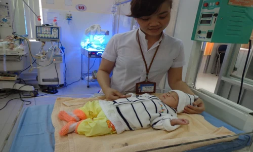 Xót xa những em bé đáng yêu bị bố mẹ bỏ rơi