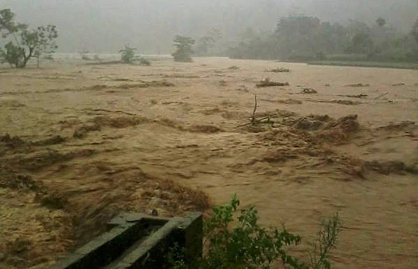 Chùm ảnh lũ lớn khủng khiếp tàn phá Bảo Yên - Lào Cai