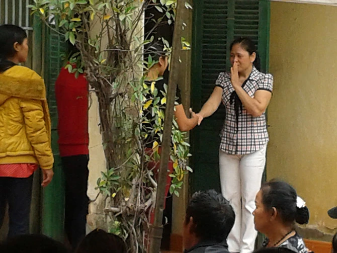 Thầy thuốc hát để chữa bệnh, thờ chính mình