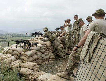 Cận cảnh sinh hoạt đời thường của lính Mỹ ở Afghanistan