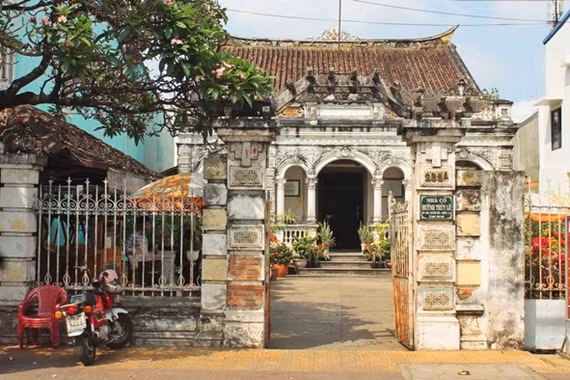 Nhà cổ 2.000m2 của đại gia buôn gạo nức tiếng miền Tây