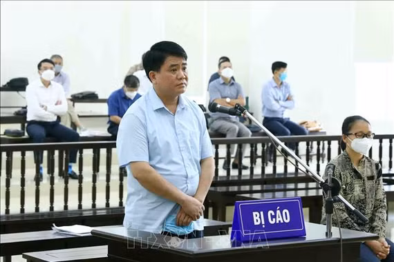 Bị cáo khai ông Nguyễn Đức Chung chỉ đạo dừng thầu ngay trước giờ mở thầu