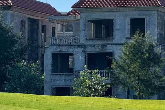 Cảnh hoang tàn trong siêu dự án của FLC Quảng Bình