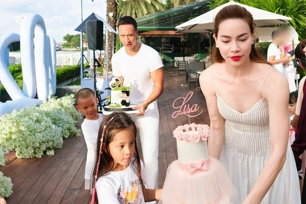 Hai nhóc tỳ nhà Hà Hồ mừng tuổi mới, ủng hộ 100 triệu cho bà con miền Trung