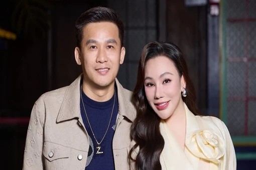 Hồ Quỳnh Hương sánh đôi cùng chồng doanh nhân tại sự kiện