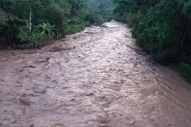 Dự báo thời tiết 1/6: Miền Bắc mưa rất to, nguy cơ lũ quét