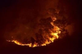 Vụ "ém" tiền cứu trợ: Xin lỗi và phát trả lại cho dân