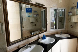 Cận cảnh nhà vệ sinh công cộng tiền tỷ miễn phí ở TP HCM