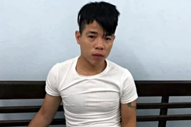 Cất giùm bạn trai món quà nhỏ, hotgirl "sốc ngất" khi biết thứ bên trong