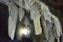 Ảnh: Hang động chưa có dấu chân du khách ở Mù Cang Chải