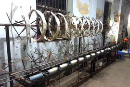 Làng lụa Vạn Phúc bỗng dưng đông khách nhờ... Khaisilk