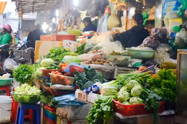 Thị trường sau Tết: Vắng khách, “giá mềm” đến không ngờ