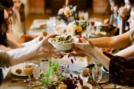 30 Tết đưa nàng dâu đi cấp cứu vì trót xem mổ gà