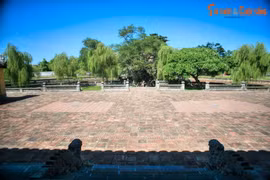 Tận mắt ngắm tác phẩm non bộ to như hòn đảo trong Hoàng thành Huế