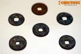 Đồng tiền Việt 1.000 năm tuổi có chi tiết cực lạ