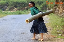 Phụ nữ vùng cao nguyên đá Hà Giang đẹp mộc mạc mà rạng ngời