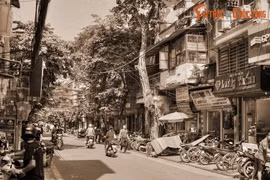 Khám phá phố đổi tiền nổi tiếng Hà Nội xưa 