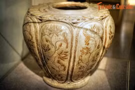 Tận mục các món đồ gốm sứ bảo vật quốc gia Việt Nam