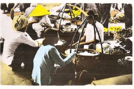 Hình cực độc về các gánh hàng rong trên đường phố Sài Gòn xưa