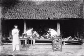 Ảnh hiểm về cảnh tiêm chủng ở Việt Nam một thế kỷ trước