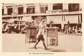 Hình cực độc về các gánh hàng rong trên đường phố Sài Gòn xưa